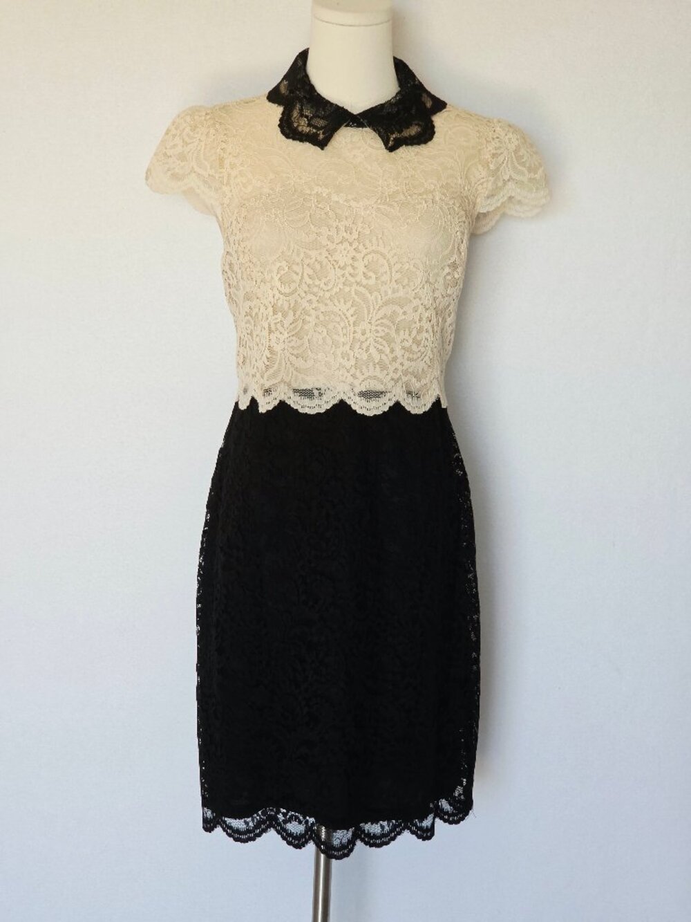Betsey Johnson Lace Mini Sheath Dress Cap-Sleeve Collar Cream Black